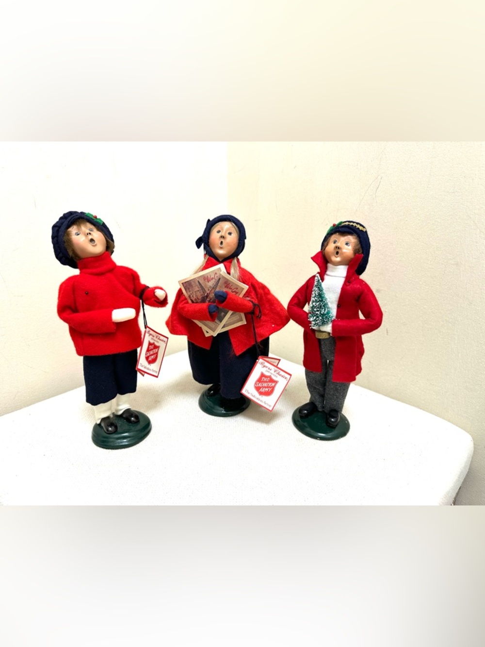 Byer’s Choice Christmas Caroler Figurine Set of 3- GREAT CONDITION!